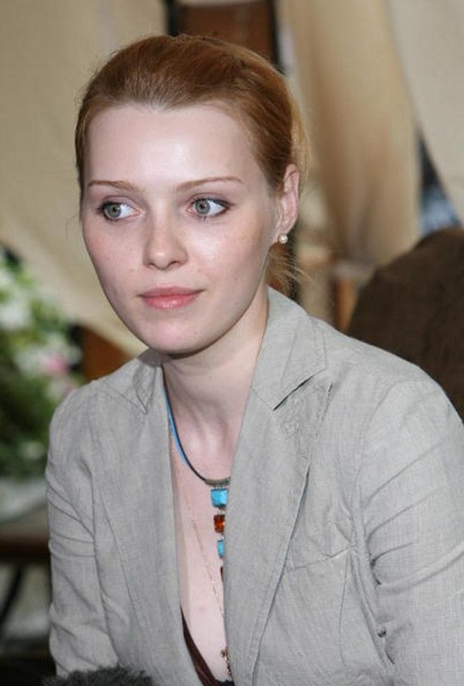 Обнаженная Виктория Смирнова – Война 2002