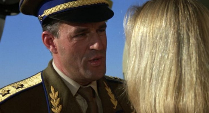 007: Искры из глаз