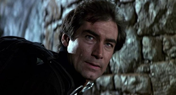 007: Искры из глаз