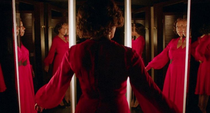 Маленькое красное платье