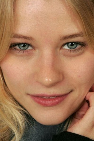 Эмили де Рэвин