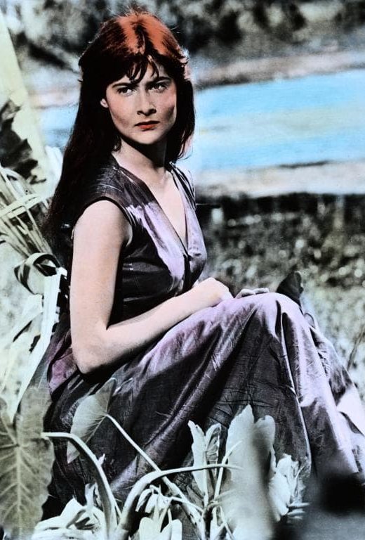 Эдриенн Корри