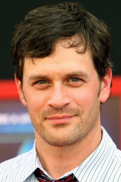 Том Эверетт Скотт