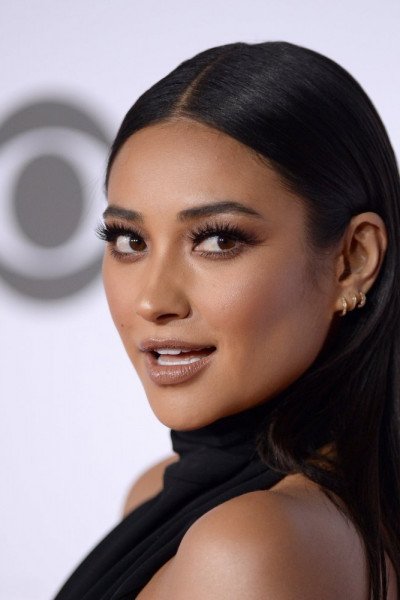 Шэй Митчелл