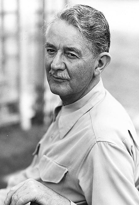 Леонард Кэри