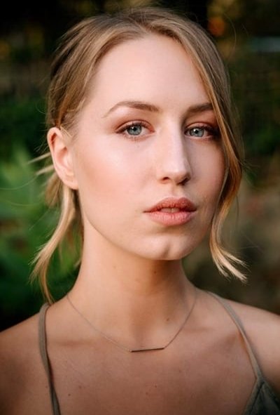 Иззи Стивенс