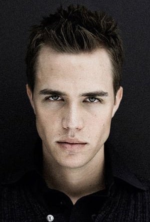 Крис Оливеро