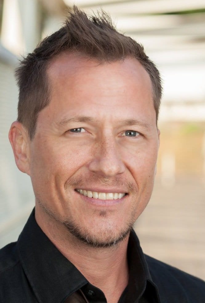 Корин Немек