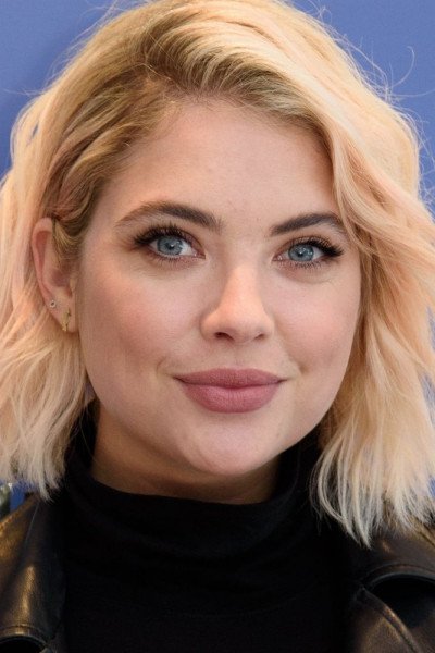 Эшли Бенсон