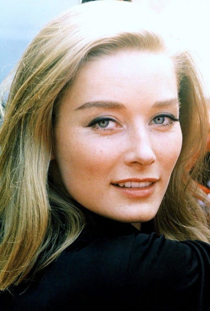 Tania Mallet height