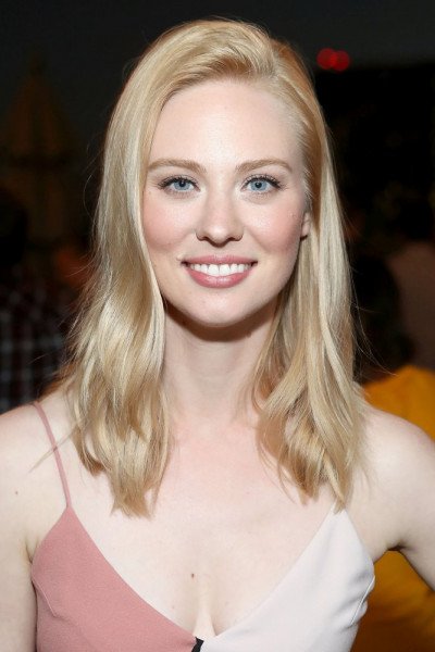 Дебора Энн Уолл