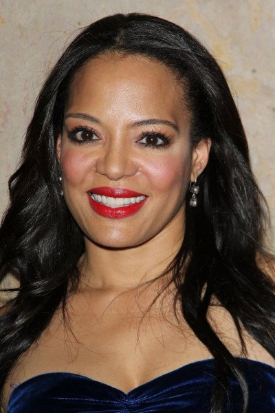 Луна Лорен Велес