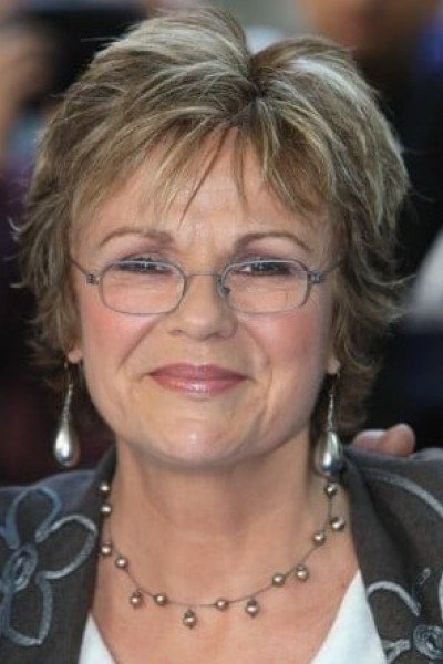 Джули Уолтерс