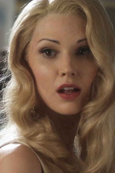 Лаура Меннелл