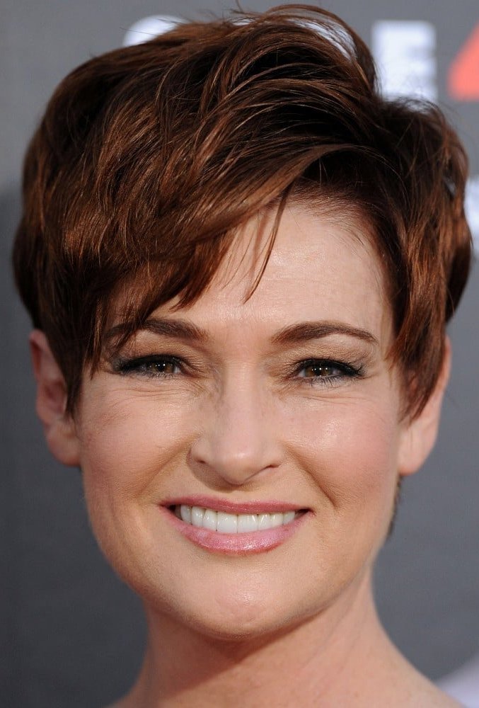 Кэролин Хеннеси