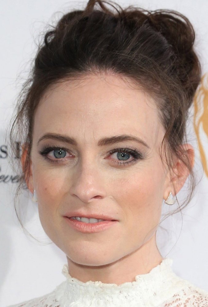 Лара Пулвер