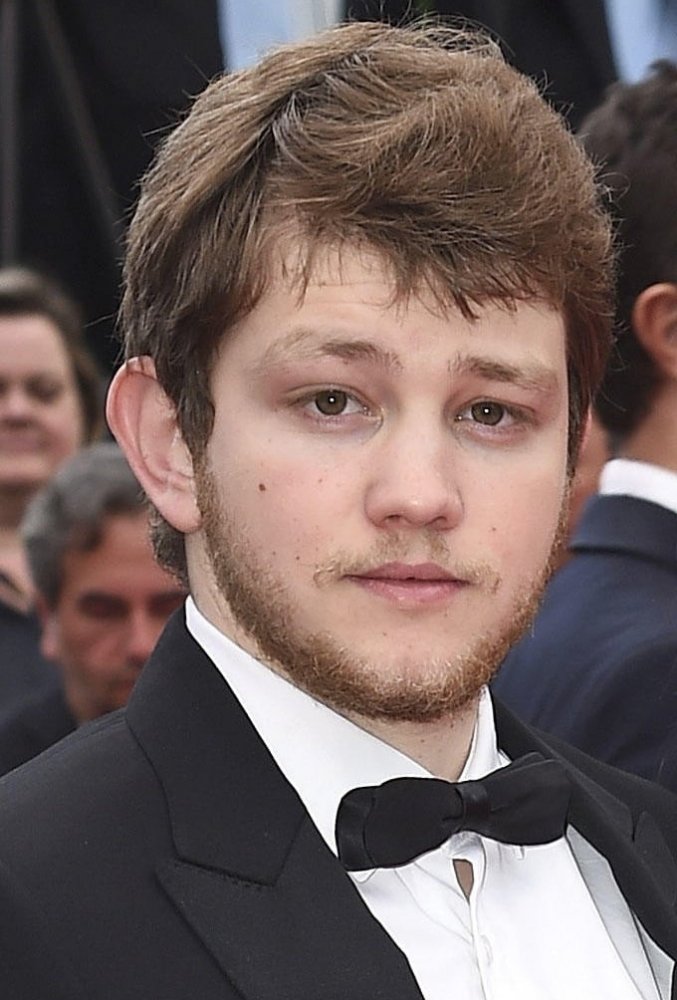 Антони Бажон