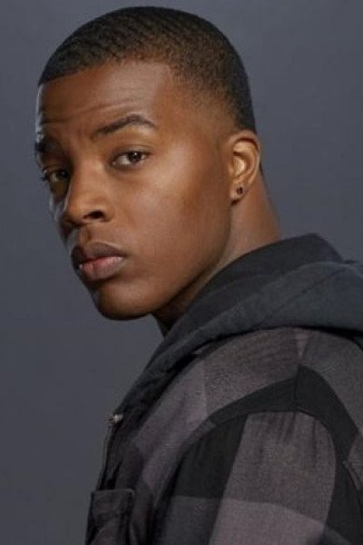 Дэниэл Эзра