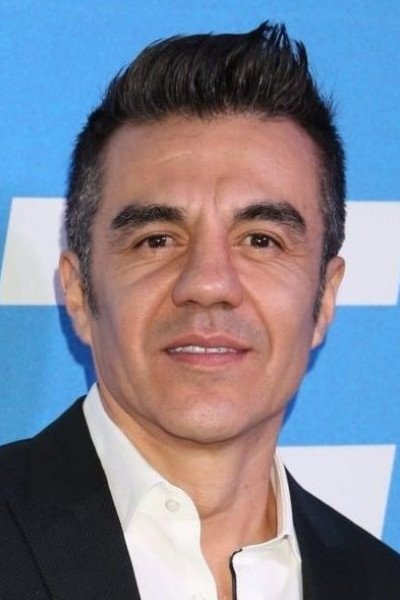 Adrián Uribe.