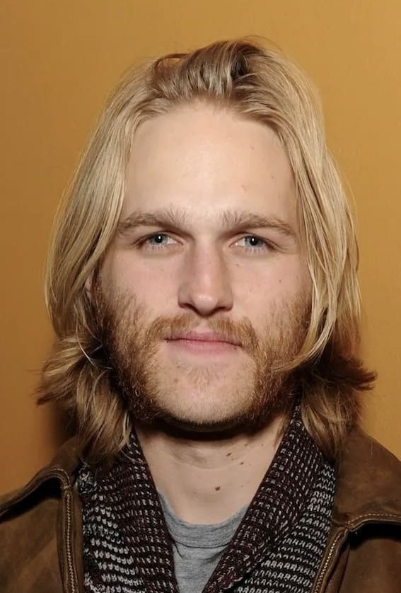 Уайатт Рассел