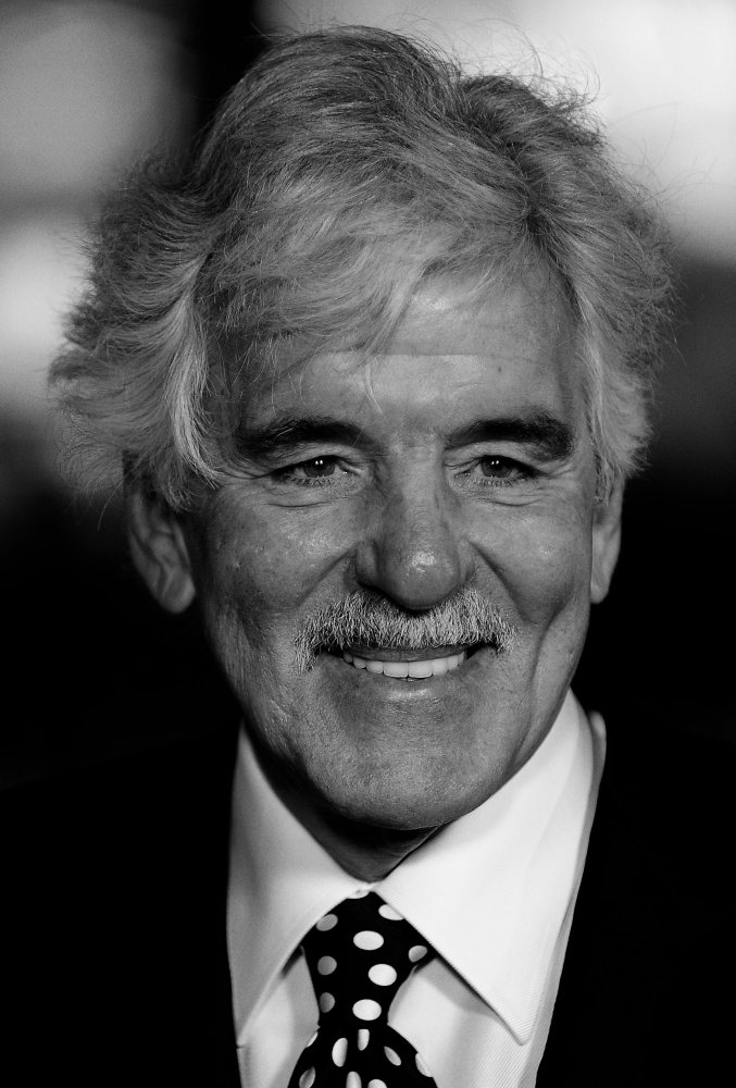 Деннис Фарина