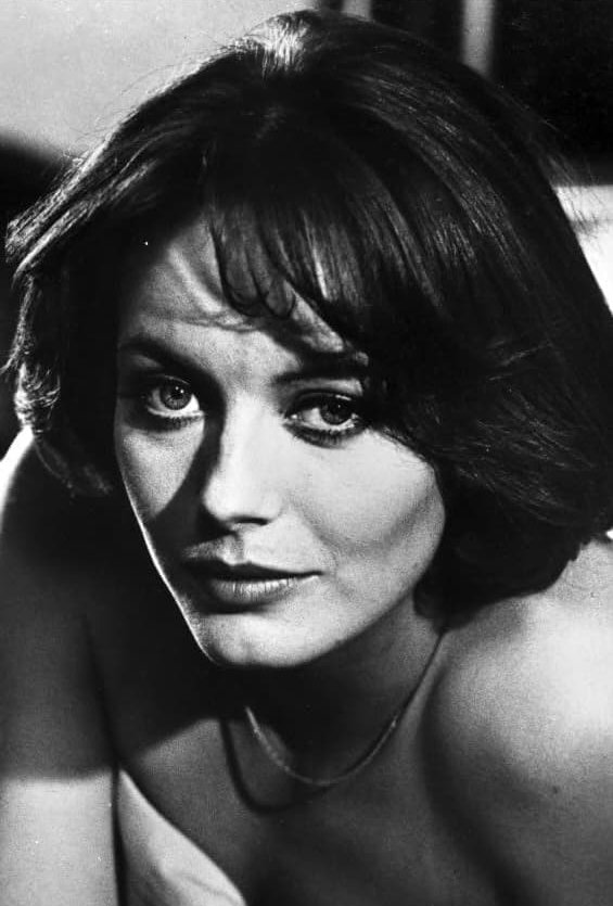 Лесли-Энн Даун