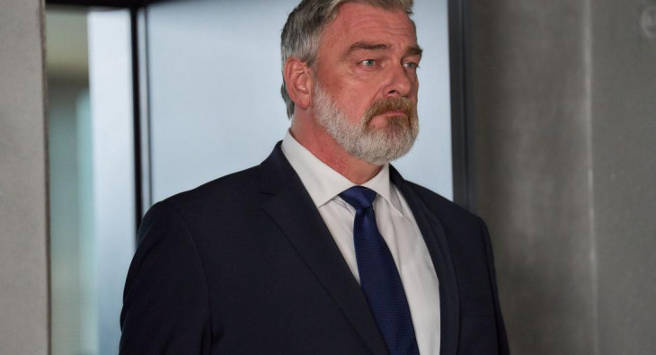 Досье «Чёрная канарейка»