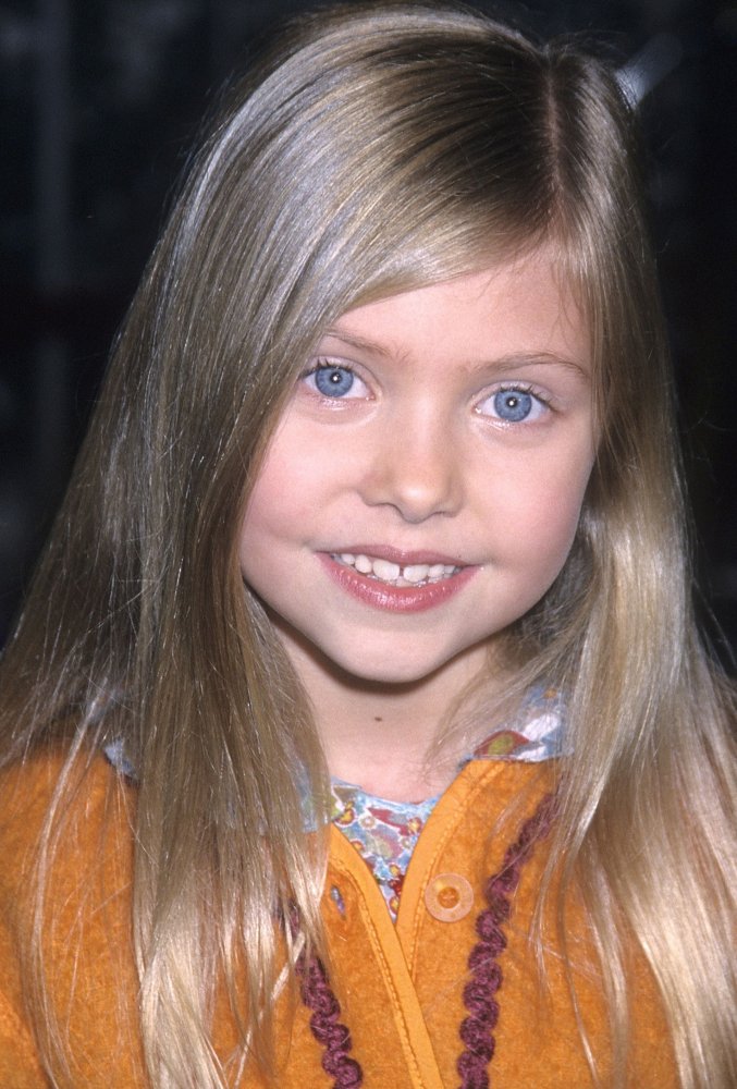 Тейлор Момсен