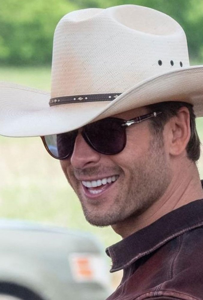 Глен Пауэлл